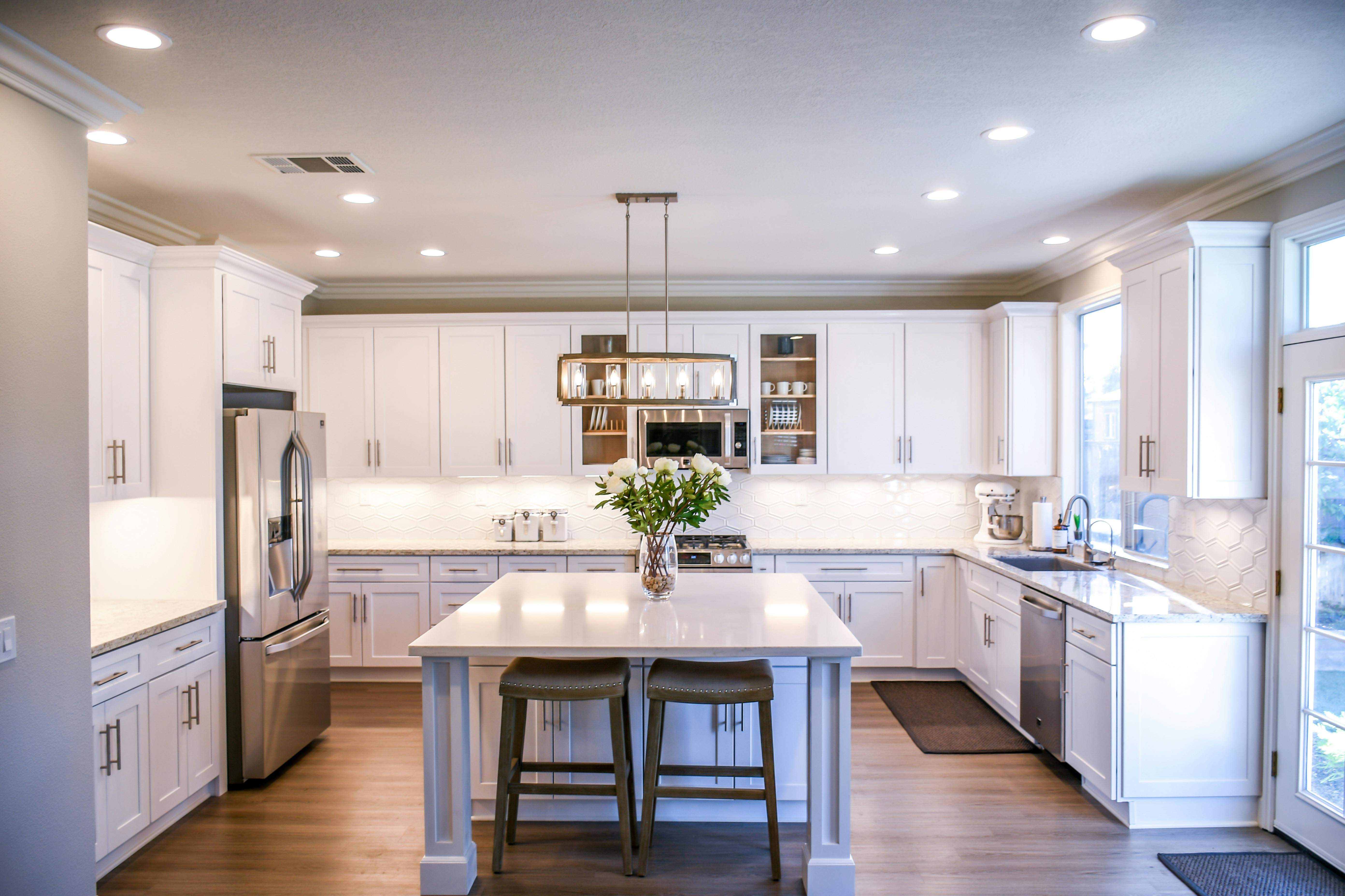 Modern kitchen renovation &mdash; Niagara Falls