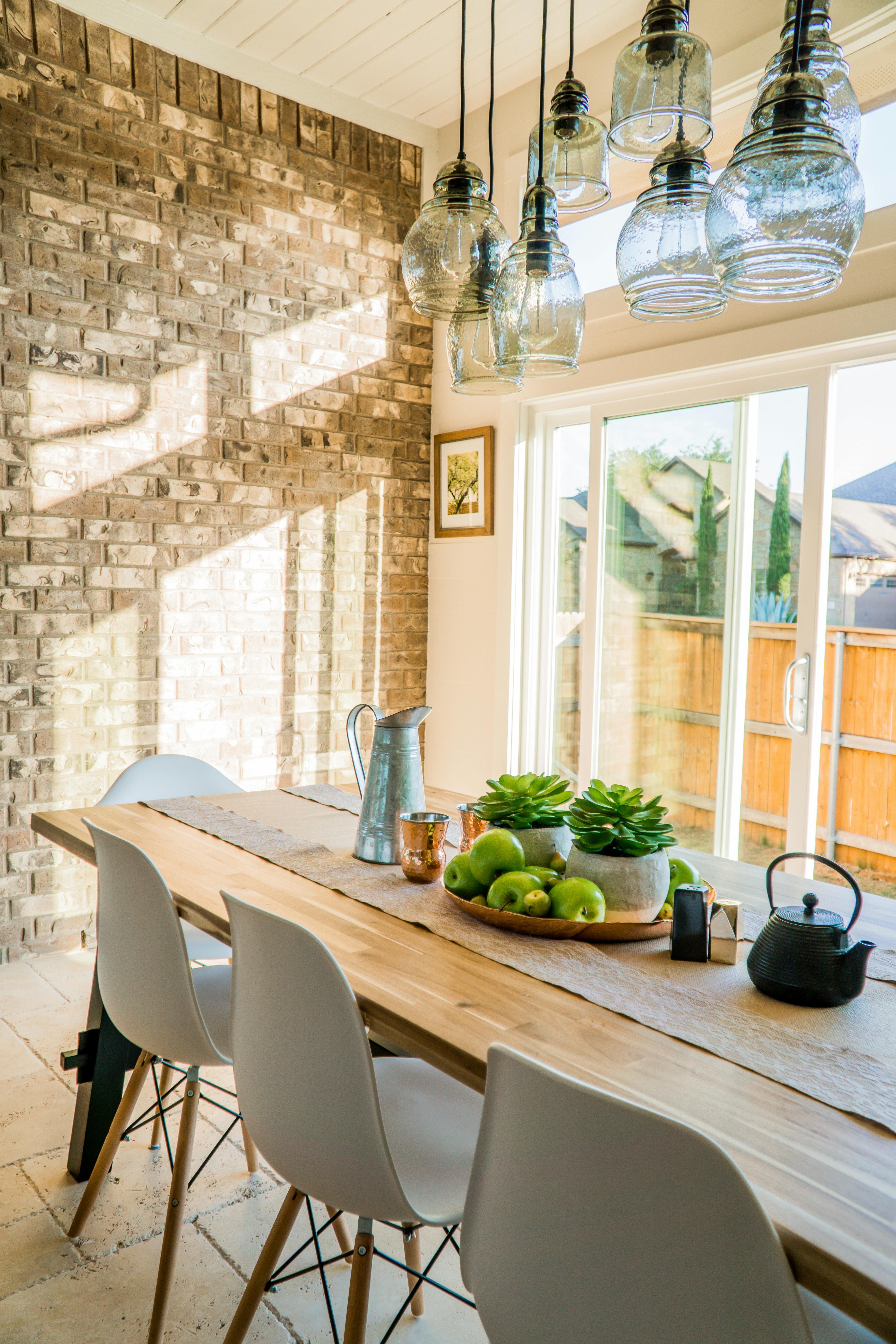 Custom brick feature wall and dining room &mdash; Niagara Region